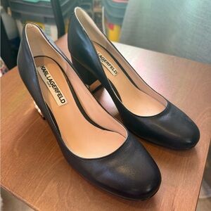 Karl Lagerfeld Black Leather Classic Round-Toe Pumps